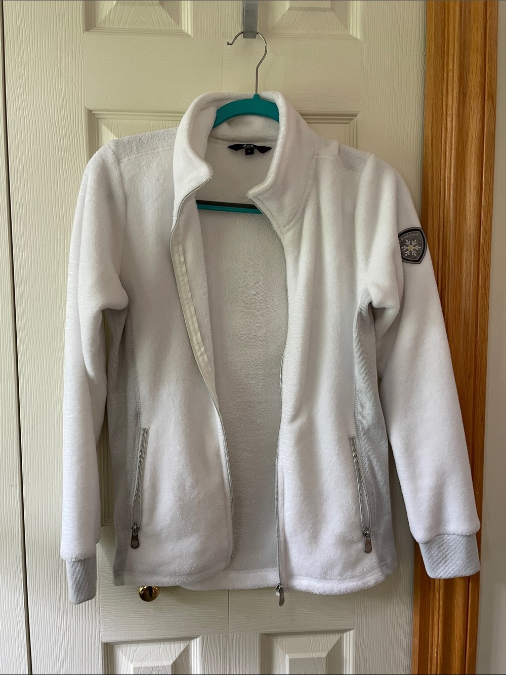 NWOT Angèle Sportswear | White Fleece Jacket with Snowflake Patch